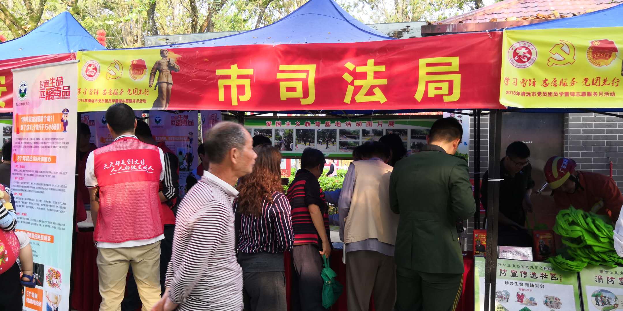 3月5日，市司法局、市委普法辦在清城區(qū)鳳城街道鳳桂園社區(qū)開(kāi)展掃黑除惡、禁毒、禁賭法治宣傳活動(dòng)5.jpg