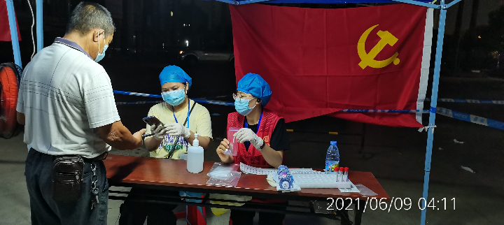 2021年6月8日，清遠市水利局第一批黨員突擊隊志愿者主動亮身份、帶頭宣講防疫知識，協(xié)助永安社區(qū)（義烏商貿(mào)城點位）開展核酸檢測工作。.jpg