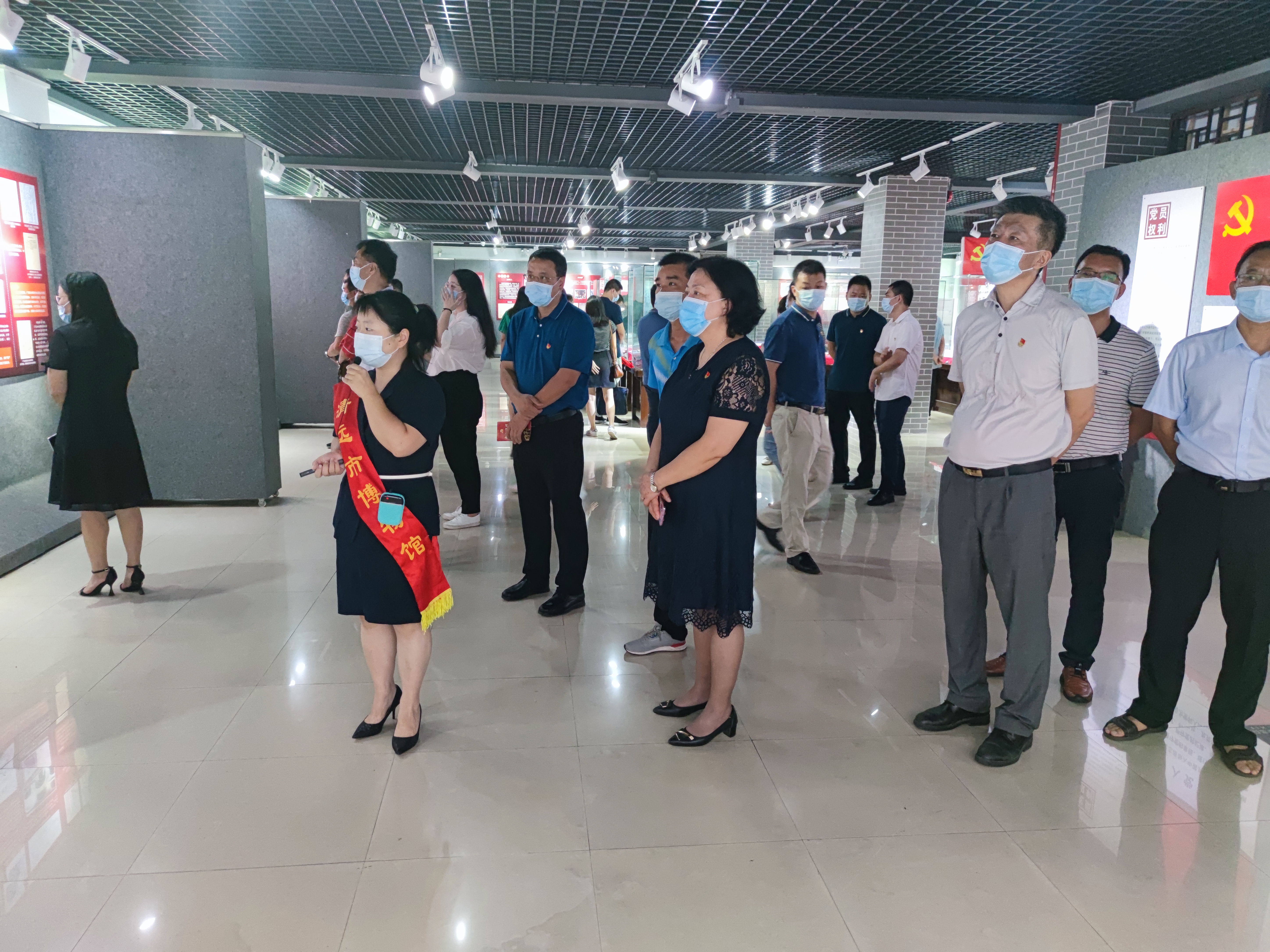3.7月9日，市信訪局全體黨員干部到市博物館開展紅色主題教育活動(dòng).jpg