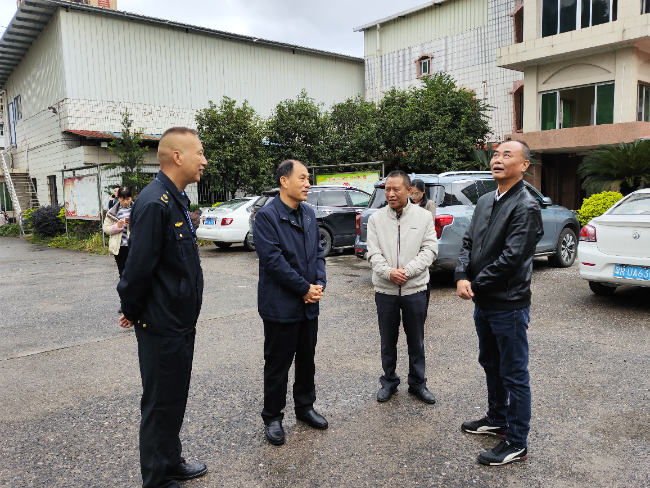 2、董和平深入企業(yè)開展食品安全“兩個(gè)責(zé)任”包保督導(dǎo).jpg