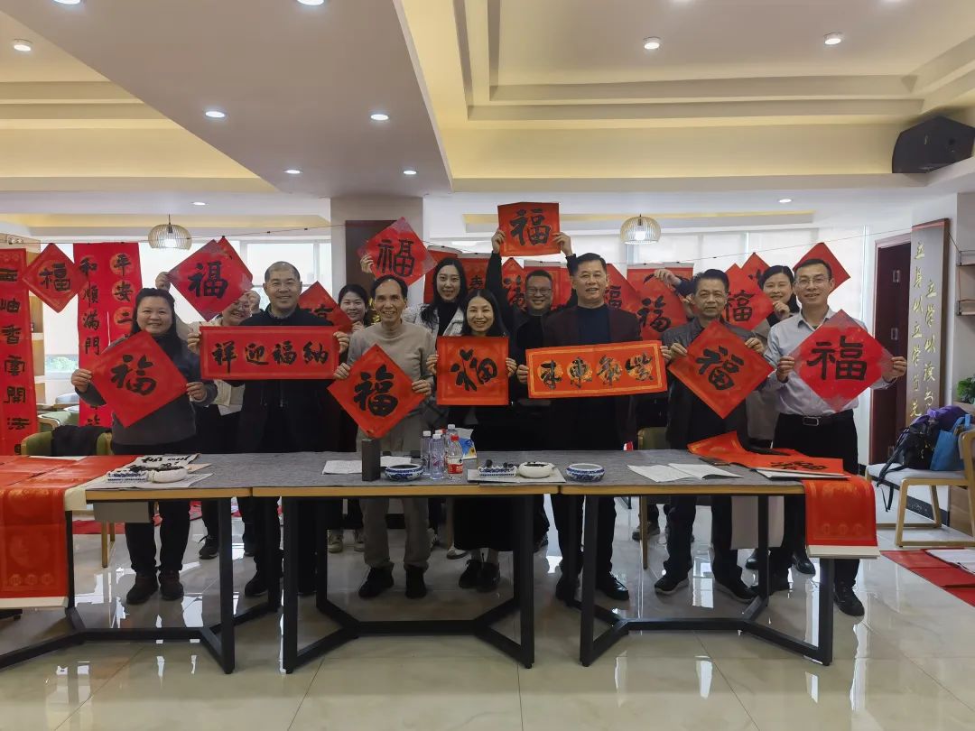 清遠(yuǎn)市司法局舉辦“金蛇獻(xiàn)瑞揮春送?！敝黝}活動(dòng)