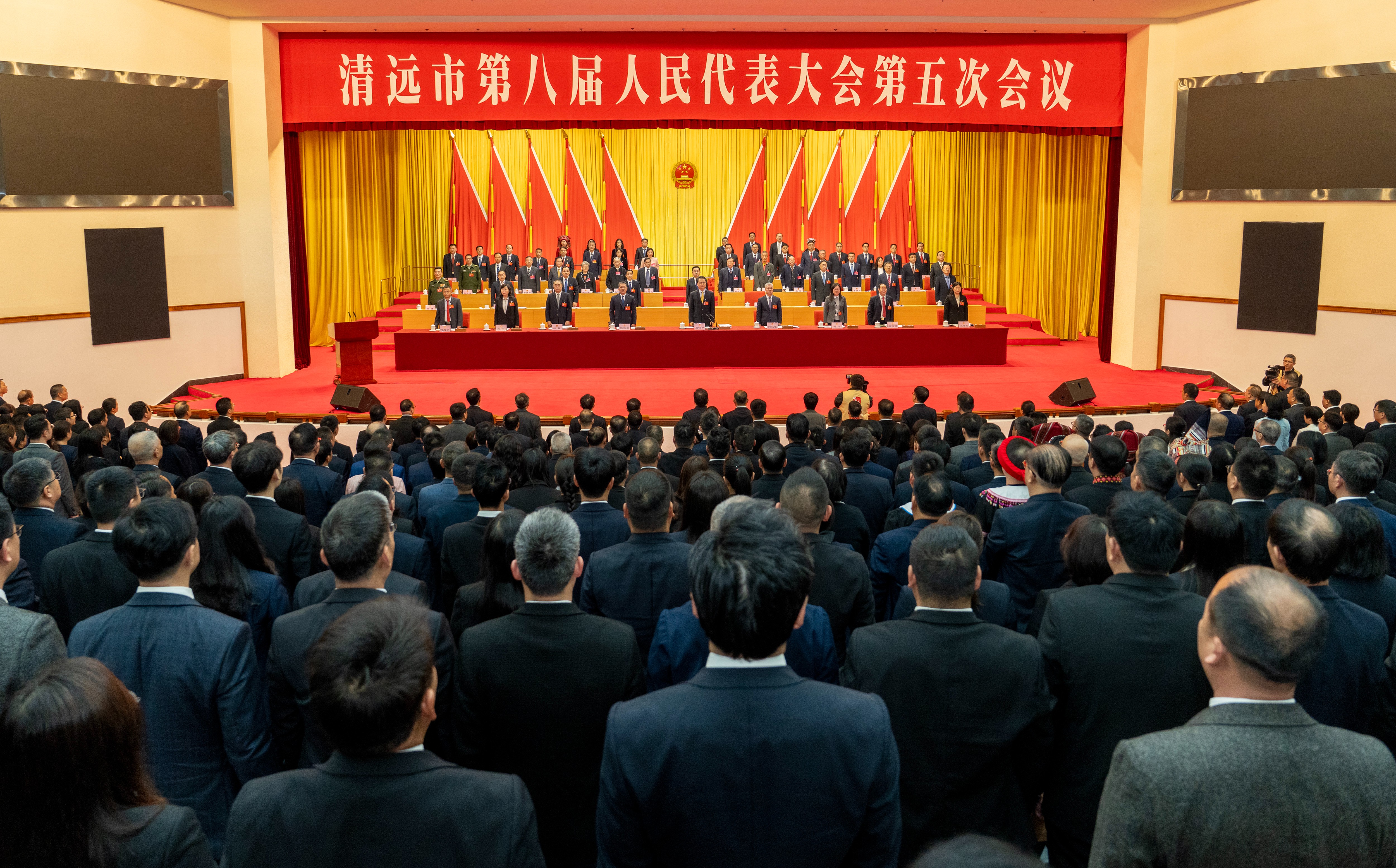 2025年3月3日，清遠市第八屆人民代表大會第五次會議第一次全體會議在清遠國際會展中心召開。清遠日報記者 江元威 攝